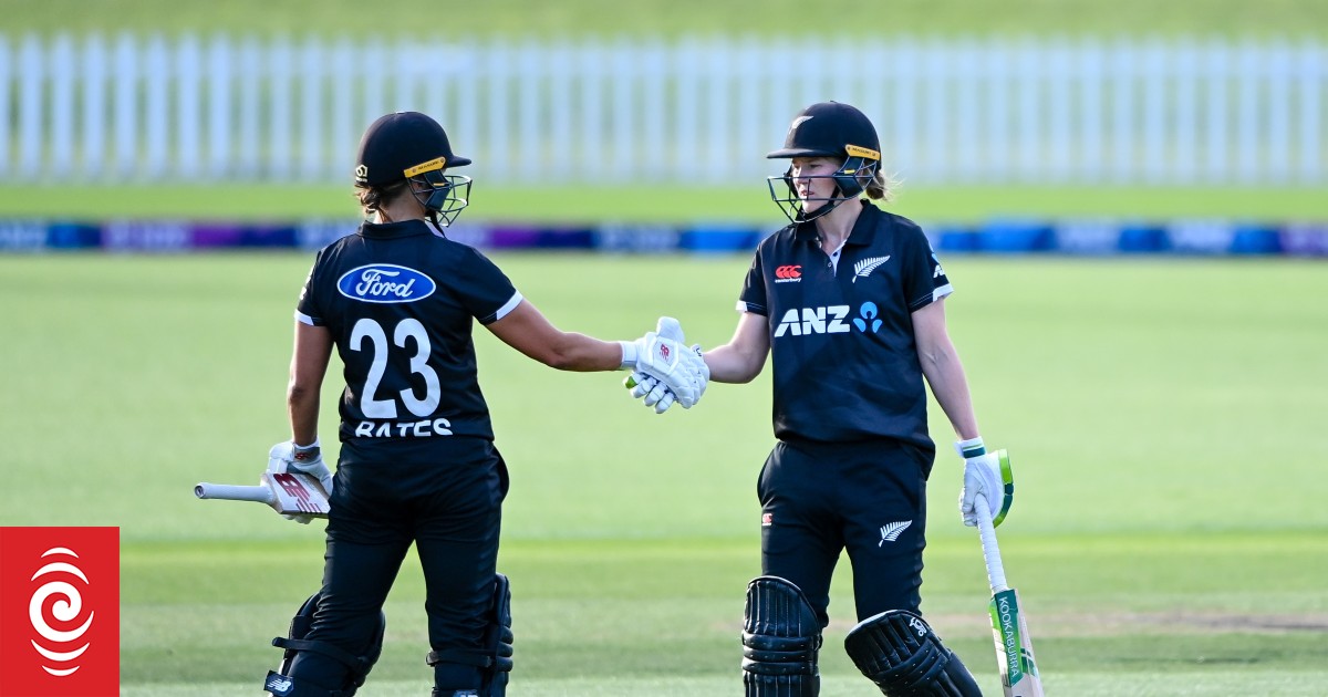 White Ferns overcome batting collapse to win Pakistan series - Vimarsana News