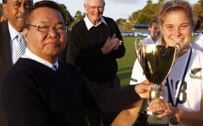 OFC and PNGFA president David Chung presents the 2012 OFC U20 Trophy