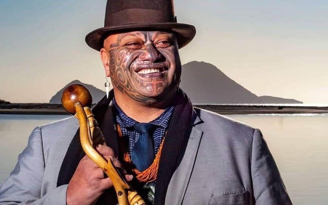 Pouroto Ngaropō 博士是一位 tohunga、历史学家和 Iramoko Marae、Te Tawera hapū、Ngāti Awa ki Te Awa o Te Atua Te Iwi 的领导人。