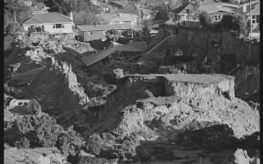 Landslide at Abbotsford, Dunedin, showing wrecked houses