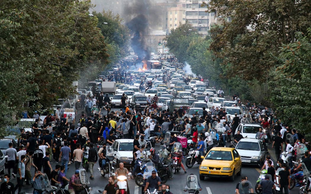 Dozens of people stage a demonstration to protest the death of a 22-year-old woman under custody in Tehran Iran on September 21, 2022. Stringer / Anadolu Agency (Photo by STRINGER / ANADOLU AGENCY / Anadolu Agency via AFP)