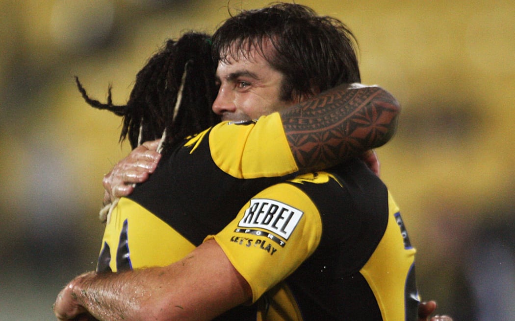 Ma'a Nonu congratulates Conrad Smith on his match-winning try against he Highlanders, 2009