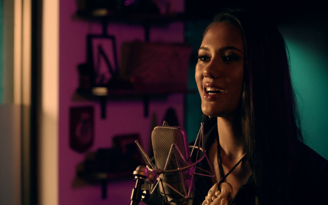 Kapowairua sings for the Muriwhenua people