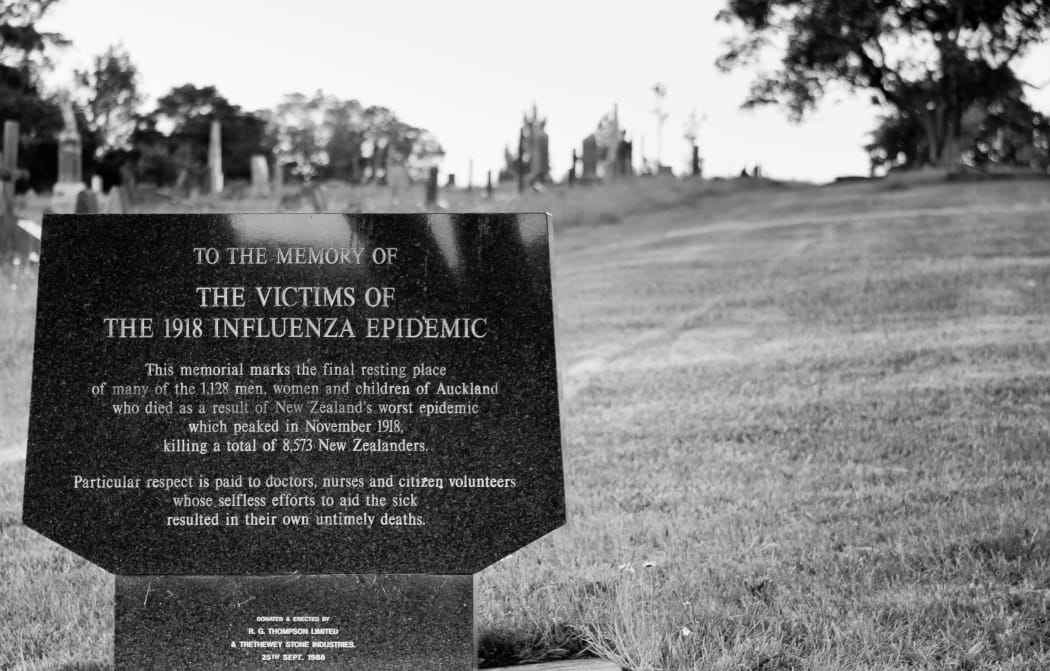 Plaque reads: This memorial marks the final resting place of many of the 1,128 men, women and children of Auckland who died as a result of New Zealand's worst epidemic which peaked in November 1918, killing a total of 8,573 New Zealanders.