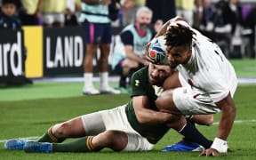 South Africa's full back Willie Le Roux (L) tackles England's wing Anthony Watson.