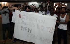 Manus refugees are calling for Australia to accept NZ's resettlement offer.