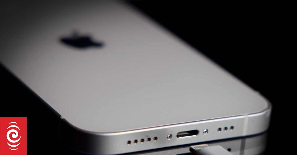 Russia says US hacked thousands of Apple phones to spy - Vimarsana News