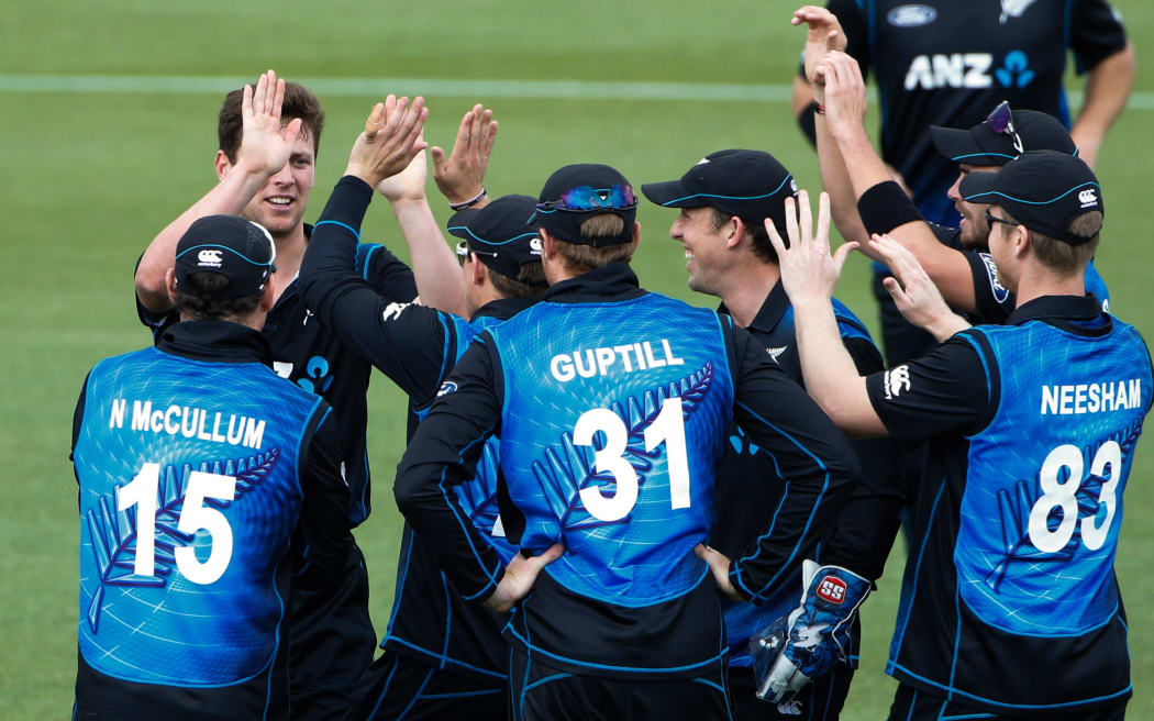 The Black Caps congratulate bowler Matt Henry on one of his wickets