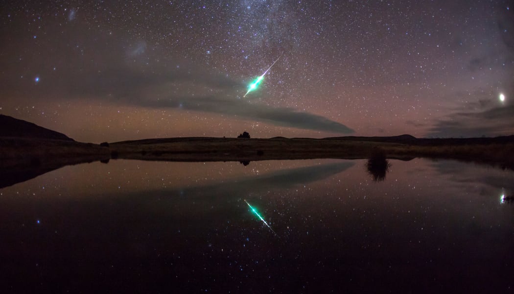Meteors seem to be raining down on New Zealand, but why are some bright green? - Vimarsana News