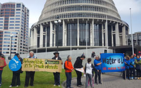 The Bung the Bore campaign has presented a 15,000-signature petition to opposition MPs, calling for a moratorium on water exports.