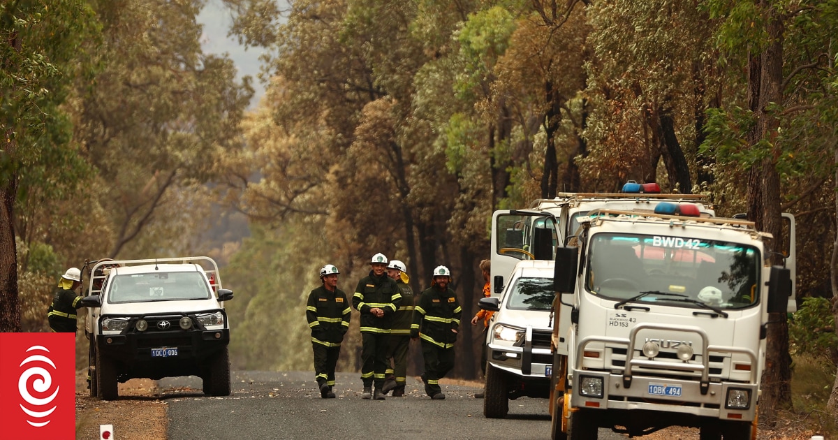 At least 10 homes lost as bushfire emergency continues in Perth's north - Vimarsana News