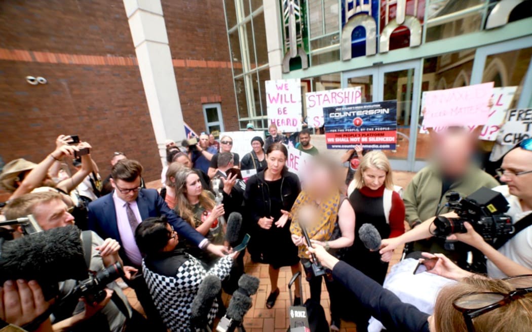 e Whatu Ora is taking a case against parents who are refusing to allow blood from vaccinated people to be used during their baby's life-saving heart operation.