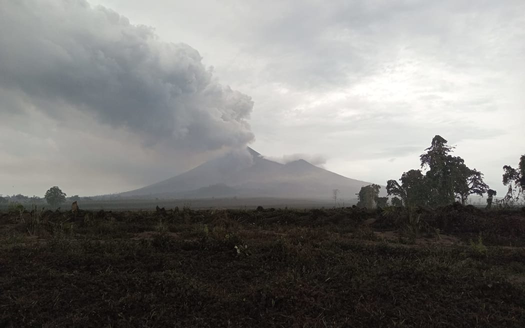 La erupción del Monte Ulawun podría continuar indefinidamente, afirmó el Observatorio del Volcán Rabaul.  22 de noviembre de 2023