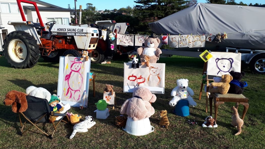 A new scene every day for Auckland family's teddy bears RNZ
