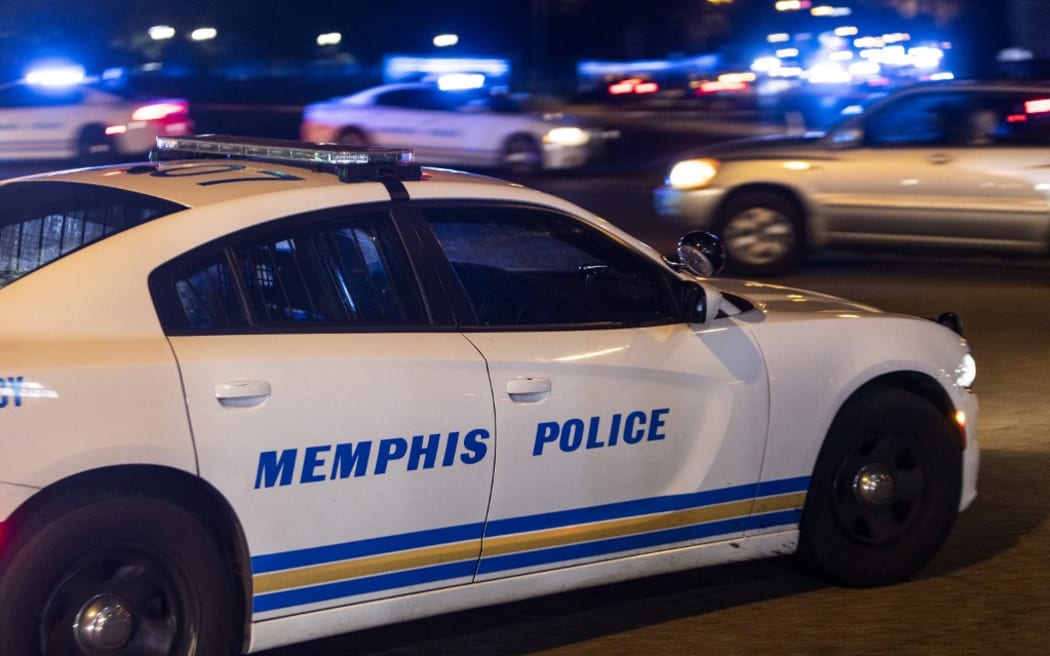 MEMPHIS, TENNESSEE - SEPTEMBER 7: Police investigate the scene of a reported carjacking reportedly connected to a series of shootings on September 7, 2022 in Memphis, Tennessee. Memphis police arrested a 19-year-old man in connection with the shootings of multiple people across the city while allegedly livestreaming the crimes on Facebook, according to published reports.   Brad Vest/Getty Images/AFP (Photo by Brad Vest / GETTY IMAGES NORTH AMERICA / Getty Images via AFP)