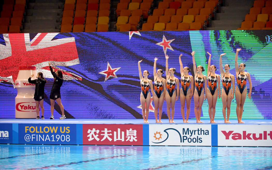 2019년 7월 17일 대한민국 광주에서 열린 제18회 FINA 세계수영선수권대회 여자 테크니컬 수영(싱크로) 자유형 단체전에서 뉴질랜드가 경기를 펼치고 있다. 사진 저작권: Delly Carr/www.photosport.nz