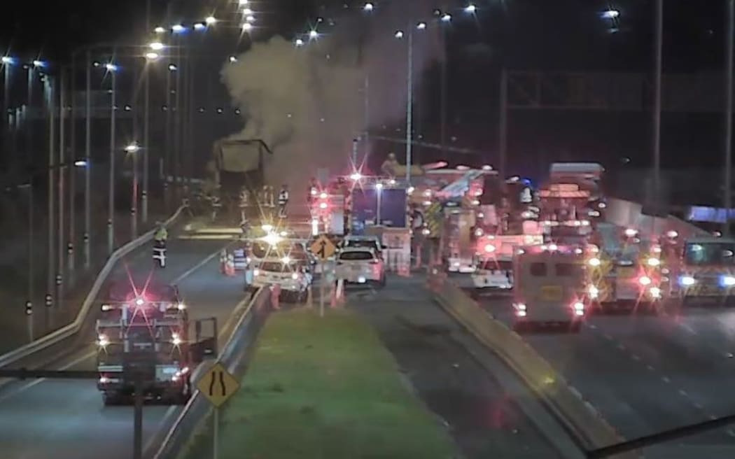 Auckland motorway truck fire Houses evacuated, road closed as vehicle