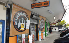 Small businesses in Hillsborough, Auckland, say they were left in fear because they think police took too long to arrive when they called for help.