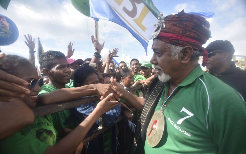 This picture taken in Dili, East Timor on July 18, 2017 shows Xanana Gusmao (R) president of CNRT (National Congress for Timorese Reconstruction) during a campaign in Dili. 
The Parliamentary election will take place on July 22. / AFP PHOTO / VALENTINO DARIEL SOUSA