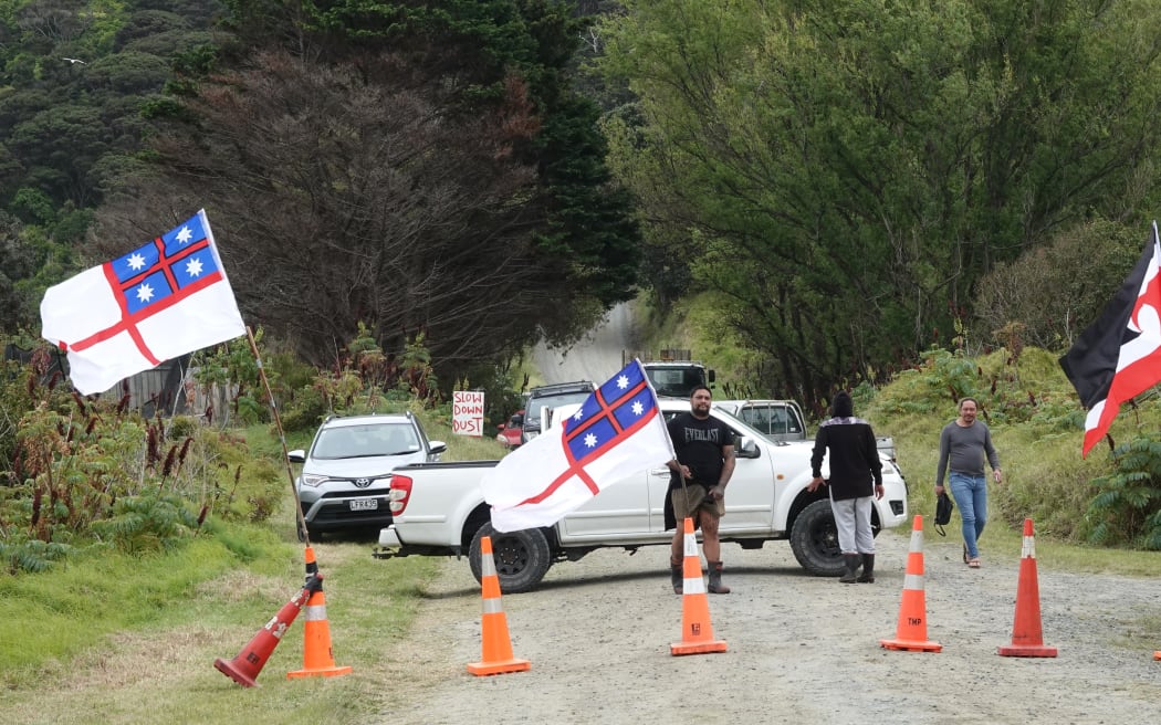 Hapū members block Whatuwhiwhi Road as negotiations continue over the departure of the landowner’s digger.