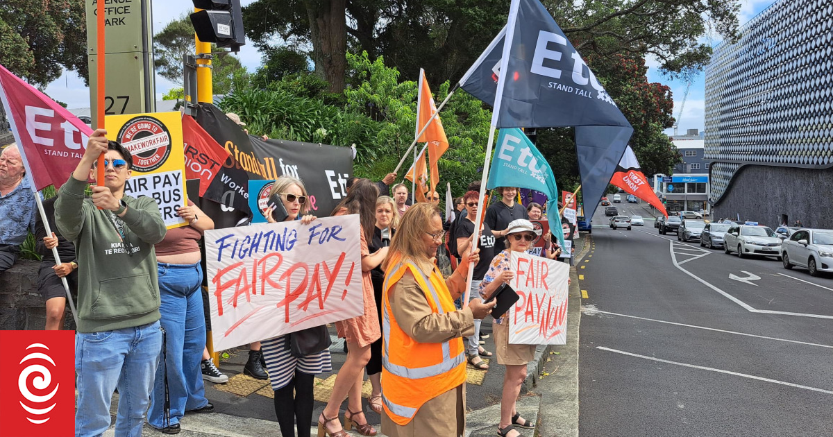 Union members protest over plans to scrap Fair Pay Agreements - Vimarsana News