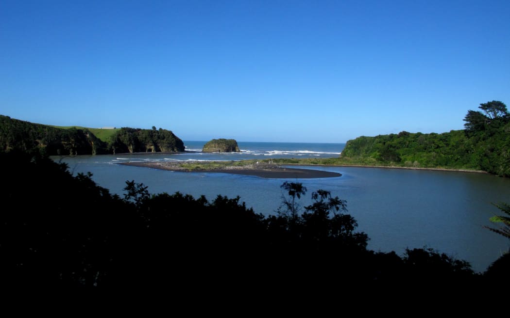 Tongaporutu River