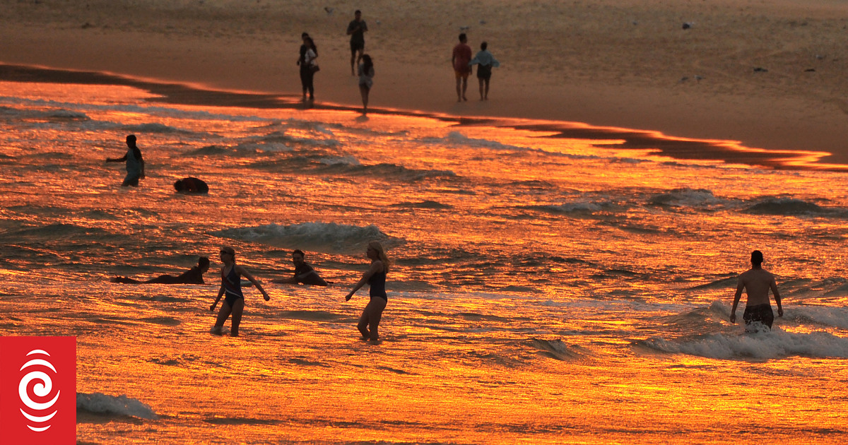 Cyclone, heatwaves and flooding dominate Australia's weekend weather of extremes - Vimarsana News