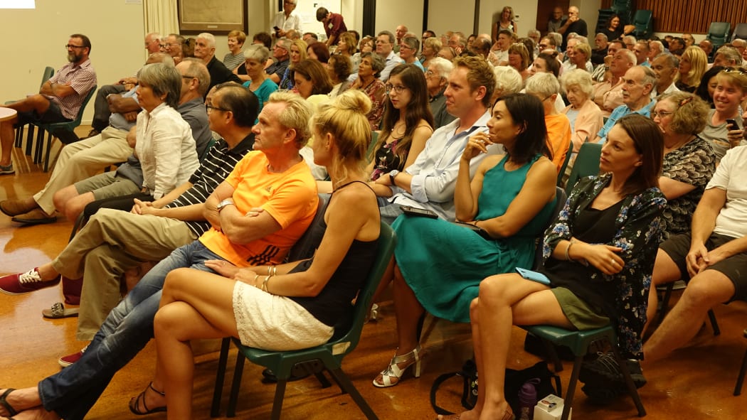 About 180 people turned out to listen to candidates for the Auckland mayoralty at a meeting in Ellerslie.