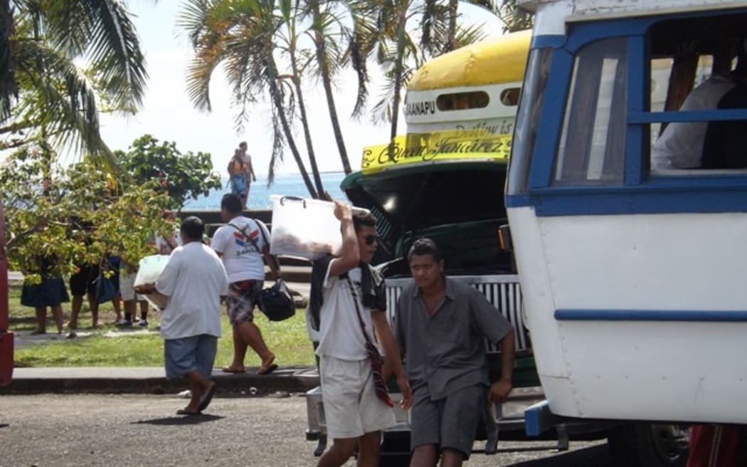 Street vendors in Samoa's capital are to be cleared by police and told to move to the market area.