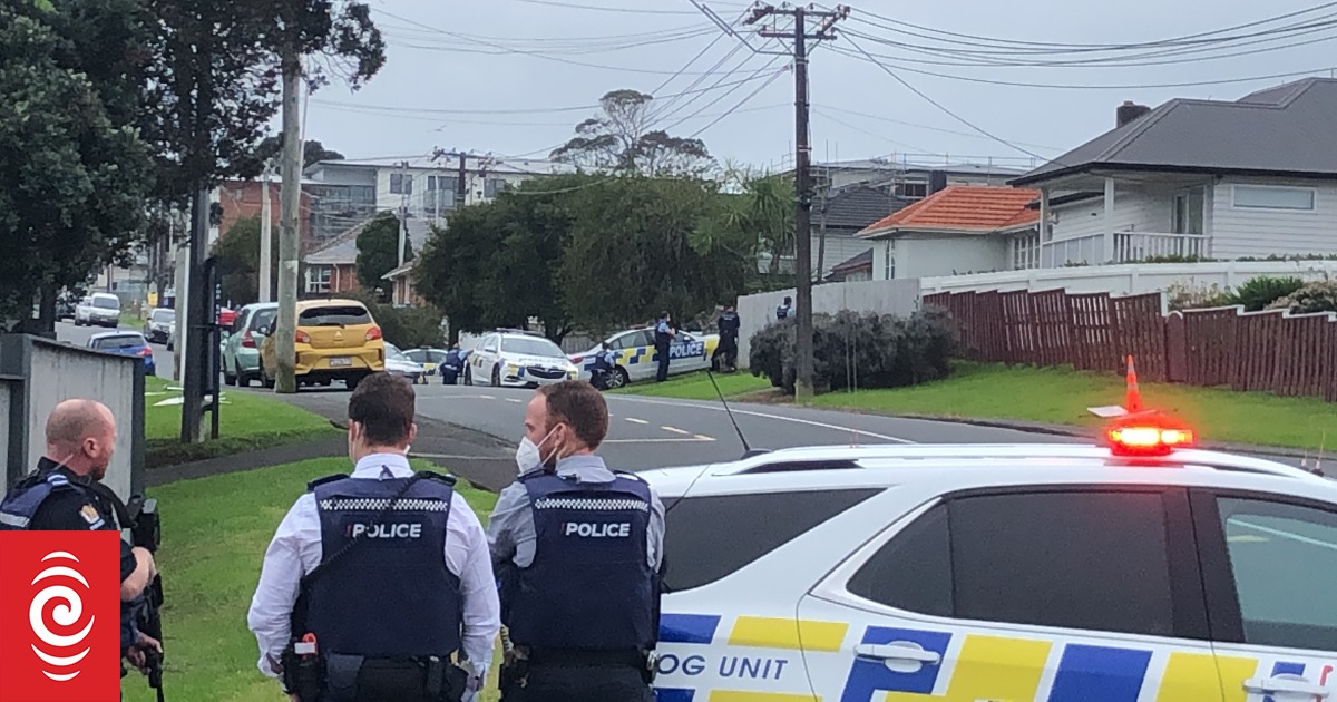 Police yet to find person of interest following North Shore schools