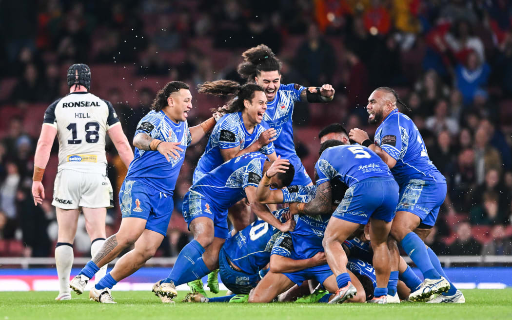 Rugby league Samoa stun England in thriller to reach World Cup final