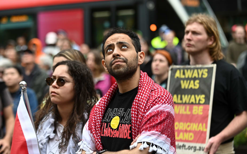 SYDNEY, AUSTRALIA - SEPTEMBER 22: Protesters participate in an Ã¢Abolish the Monarchy' protest on the national day of mourning for Queen Elizabeth II in Sydney, Australia, on September 22, 2022. Groups have gathered across Australia on the QueenÃ¢s National Day of Mourning to protest colonisation and demand the monarchy be abolished. (Photo by Steven Saphore/Anadolu Agency via Getty Images)