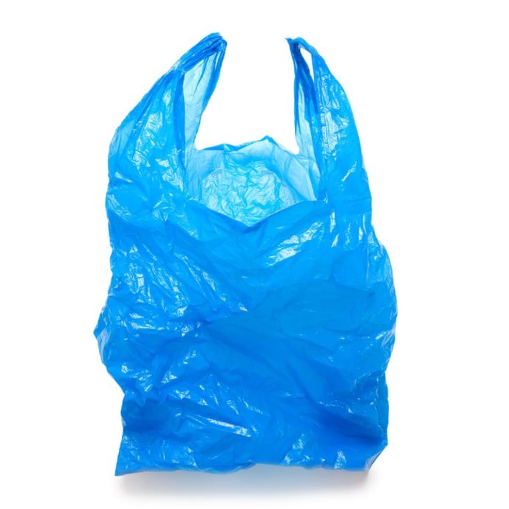 Call to ban single-use plastic bags | RNZ News