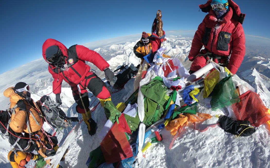 Everest Sherpas slam Nepal's plan to remove rubbish RNZ News