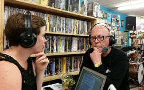 Dave Dobbyn talking about the qualities of vinyl with Melody Thomas of Music 101