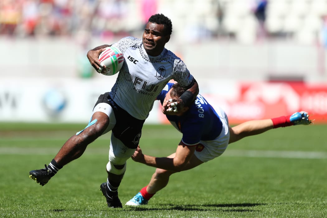 Fiji's Jerry Tuwai breaks through the France defence in Paris.