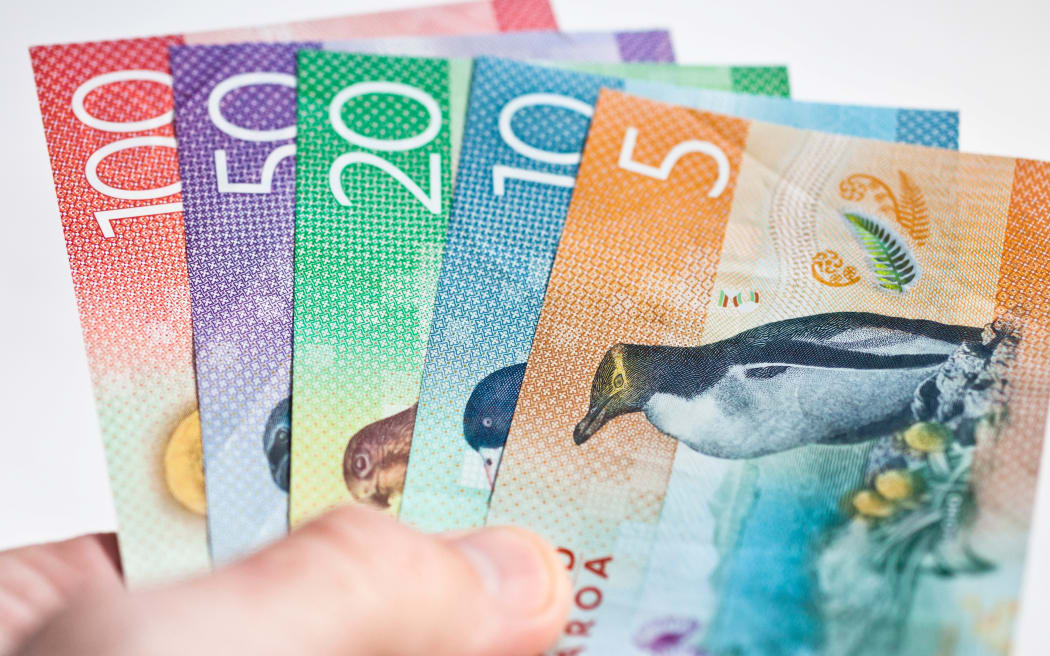what-makes-a-dollar-determining-the-value-of-a-currency-rnz