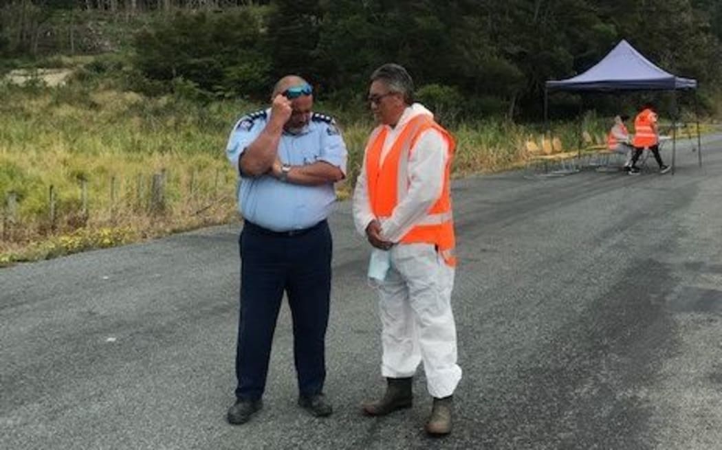 Hone Harawira talks to Inspector Riki Whiu at Waiomio checkpoint in Northland