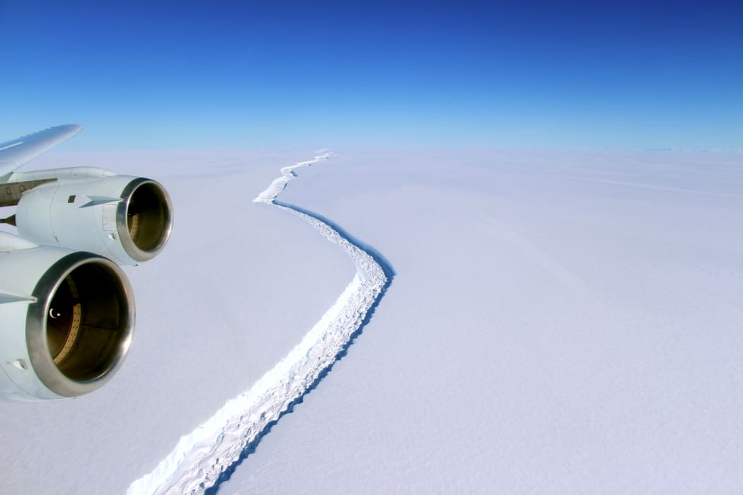 The crack in the ice-shelf can be seen stretching into the distance.