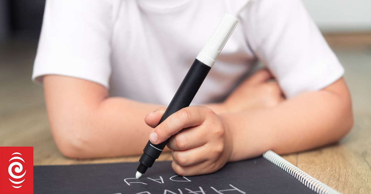 Lefties vs righties when do children develop hand dominance? RNZ