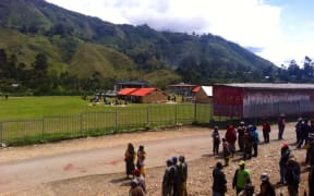 People gathered outside the counting centre in Mendi.