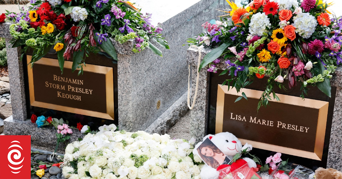 Lisa Marie Presley mourned at Graceland memorial service RNZ News