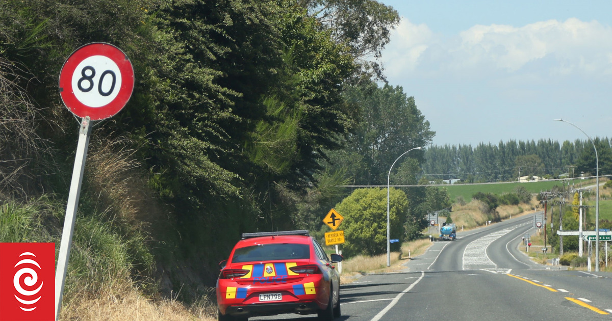 Gran número de policías custodiando conductores de Semana Santa