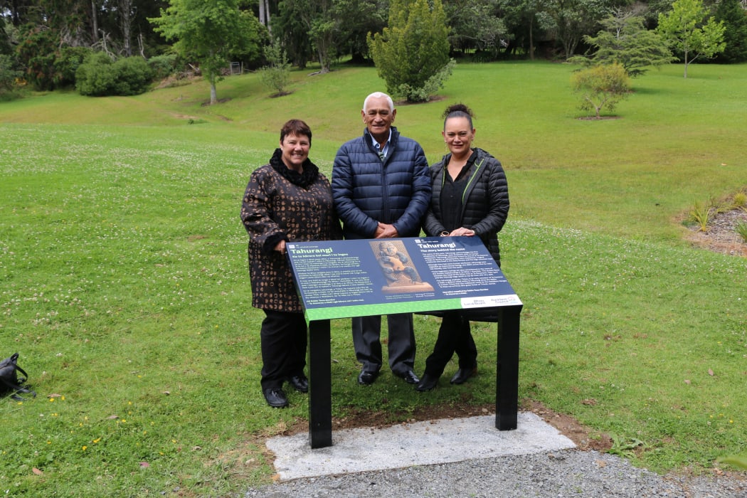 Whau local board chairperson Kay Thomas with Te Kawerau a Maki Whānau at the unveiling of Tahurangi/Crum Park