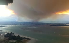 Smoke from the Tasman forest fire, on approach to Nelson from the flight deck of an Air NZ plane.