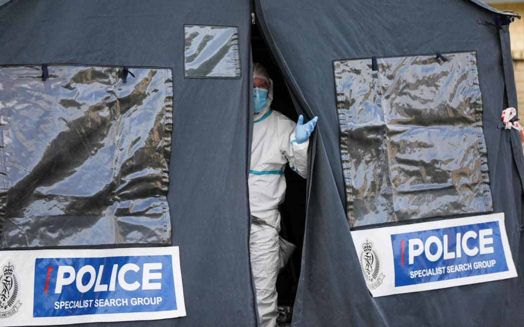 警方正在基督城霍恩比特雷弗街的一所房屋进行法医检查,调查与失踪的房地产经纪人包燕飞的失踪有关。 照片拍摄于 2023 年 7 月 25 日。