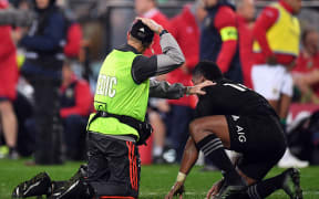 All Blacks medical staff asking for concussion check for Waisake Naholo. 2017.