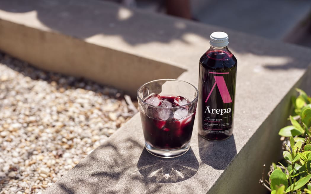 Arepa glass and bottle