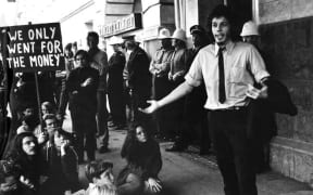 Tim Shadbolt with a group of protesters outside the Auckland Town Hall in 1973
