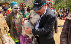 PNG Prime MInister Peter O'Neill consoles a woman in earthquake-affected Hela province.